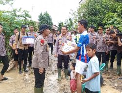 Wakapolda Riau Tinjau Langsung Lokasi Banjir di Gunung Sahilan